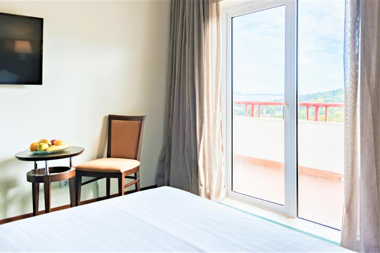 อมาโซเนีย ชามอร์ โฮเต็ล Hotel Linda-a-Pastora ภายนอก รูปภาพ
